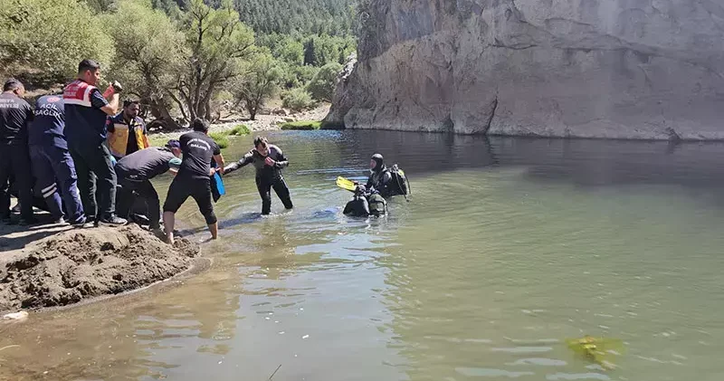 Derede çırpınan kardeşini kurtarmak istedi; ikisi de boğuldu