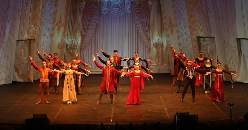 Romeo ve Juliet temsiline yerli ve yabancı turistlerden yoğun ilgi