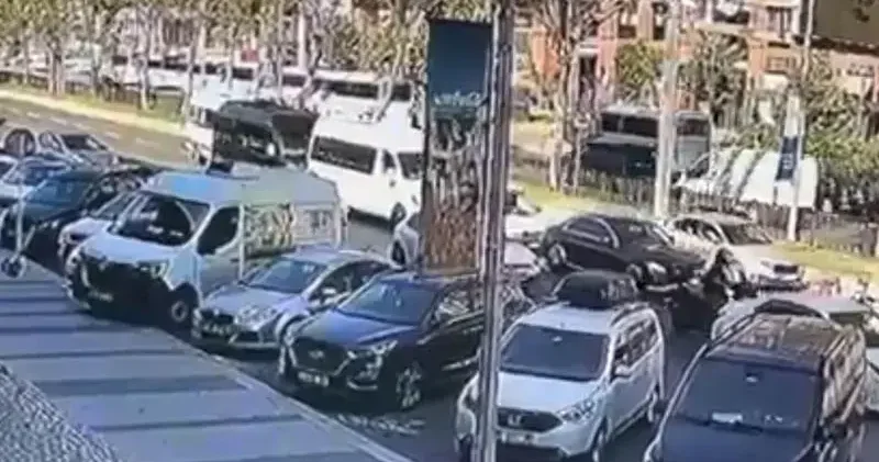 Beyoğlu’nda 6 turistin yaralandığı zincirleme kaza kamerada