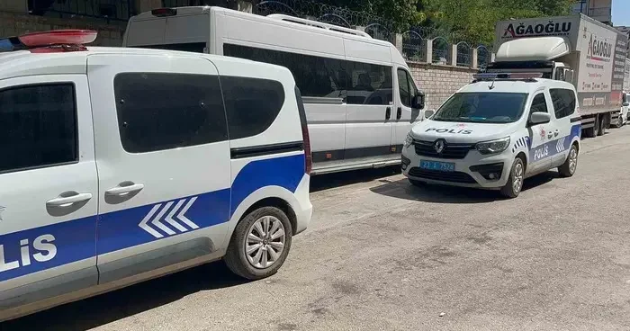Silahını temizlerken kendini vurdu