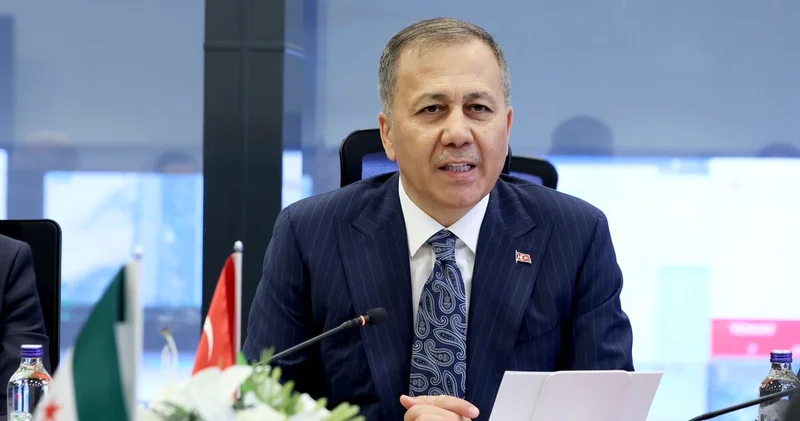 İçişleri Bakanı Ali Yerlikaya: 4 kişi kurtarıldı, 2 kişiye ulaşılamaya çalışılıyor