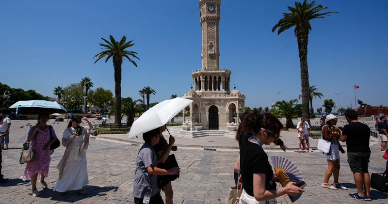 İzmir de sıcak hava bunalttı