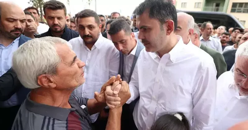 Bakan Kurum, depremzede aileyi ziyaret etti