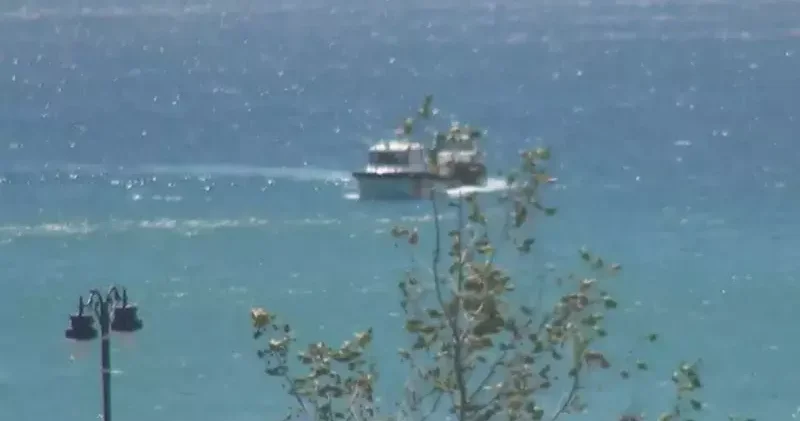 Silivri de motor arızası sebebiyle sürüklenen tekneyi Sahil Güvenlik ekipleri kurtardı