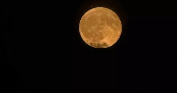 Patnos’ta Süper Ay Gökyüzünü Aydınlattı