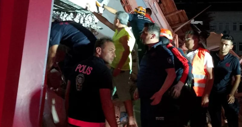 Depremde yaralanan 4 kişinin tedavisi sürüyor