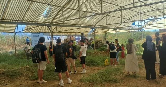 Manisa da yolcu otobüsü fabrikanın bahçesine girdi: 3 yaralı Manisa Haberleri
