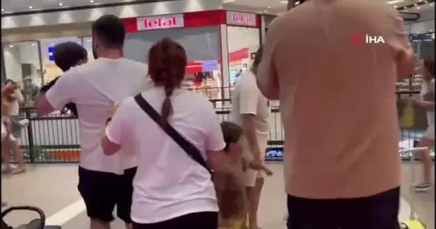Deprem İzmir de de hissedildi! Panik anları kamerada!