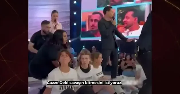 İsrail de aktivistler canlı yayını bastı! Gazze de ateşkes sloganları attılar