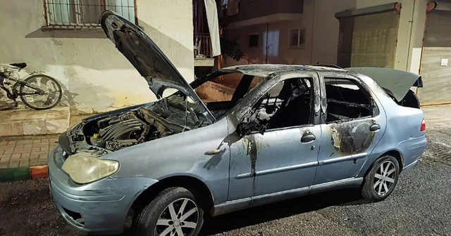 Alanya da park halindeki otomobil yandı Antalya Haberleri