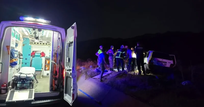 Aniden yola çıkan ata çarptılar! Yaralılar var
