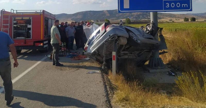 Yol kenarında asılı kaldı: Keserek kurtardılar
