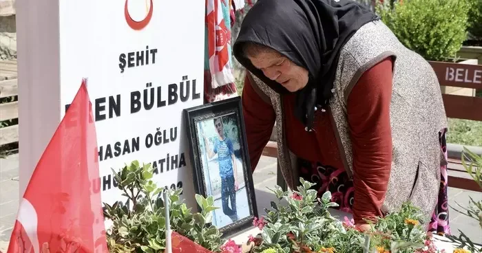 Şehit Eren Bülbül ün annesi: Evlat kokusuna doyamadım