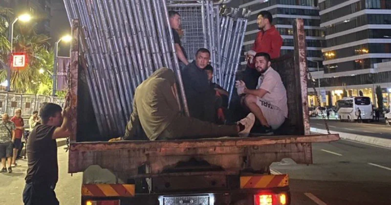 CHP İstanbul İl Başkanlığı önüne plakasız araçlarla barikat taşınması Meclis gündeminde: Kim veya hangi kurum izin verdi, gerekçe nedir?