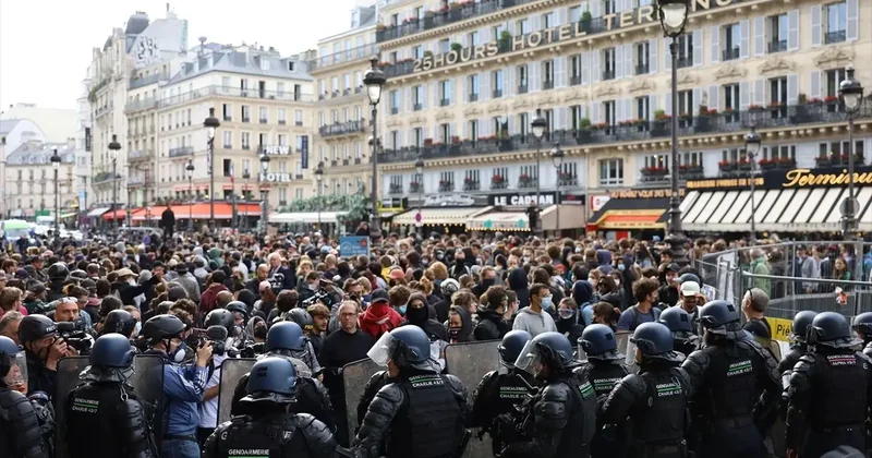 Fransa da Macron Protestoları: 200 Gözaltı