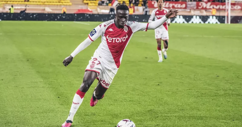 Fransızlar açıkladı! Süper Lig in 2 devi transferde karşı karşıya