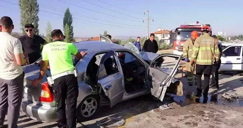 Kırıkkale de otomobiller çarpıştı: 2 ölü
