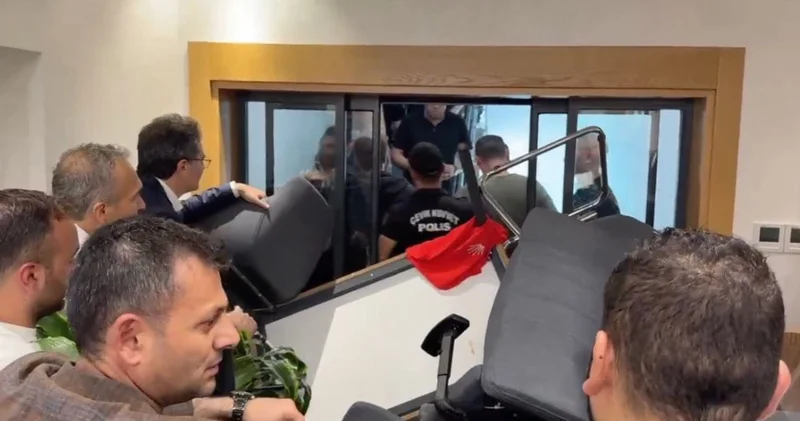 CHP li Gökhan Günaydın, İstanbul İl Başkanlığında yaşananları anlattı: Müdahaleyi bir adayı işgal ediyor gibi planlamışlar, insanlar ölüyordu!