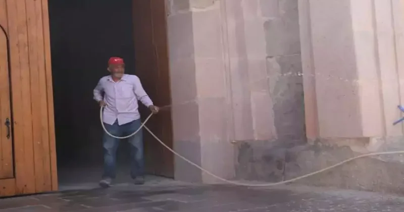 Yüzde 84 bedensel engelli adam ömrünü bu işe adadı: Allah rızası için yapıyorum, 5 kuruş istemiyorum