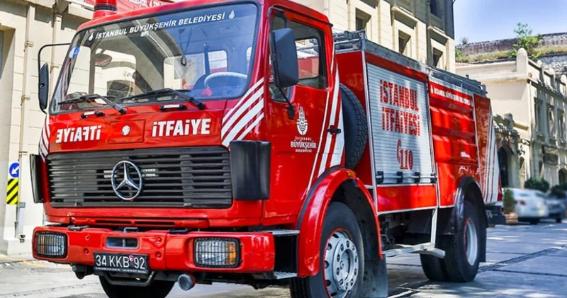Avcılar da bir evde başlayıp 3 binaya sıçrayan yangın kontrol altında