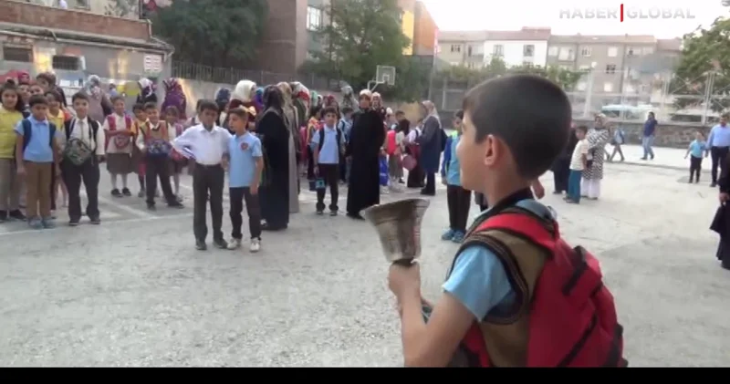 Okullara temizlik personeli alınacak: 120 bin temizlik personeli okullarda görev yapacak