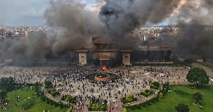 Nepal de ordu sokağa indi: Protestolar sürüyor
