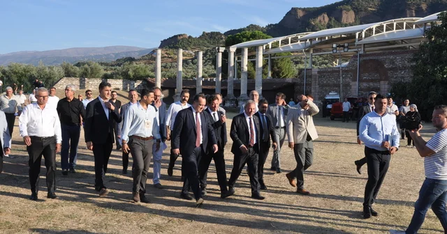 Manisa Büyükşehir Belediye Meclisi Sardes Antik Kenti nde toplandı Manisa Haberleri