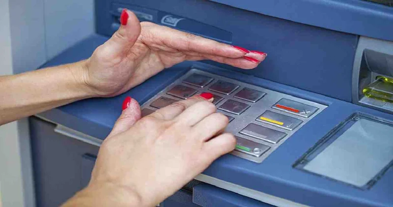 ATM den para çekerken dikkat! Hesabı saniyeler içinde boşaltıyorlar!