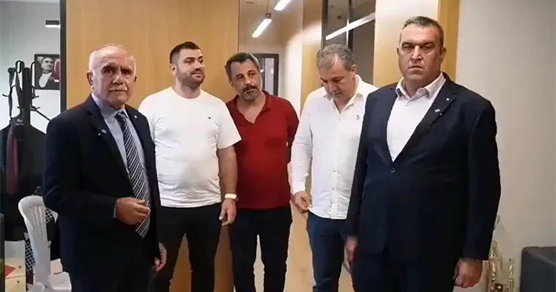 Gürsel Tekin in İl Başkanlığı bina sorumlusu İşçimen den liste yanıtı: Çöpleri temizlemek ve koordinasyonu sağlamak üzere bulunan kişilerdir