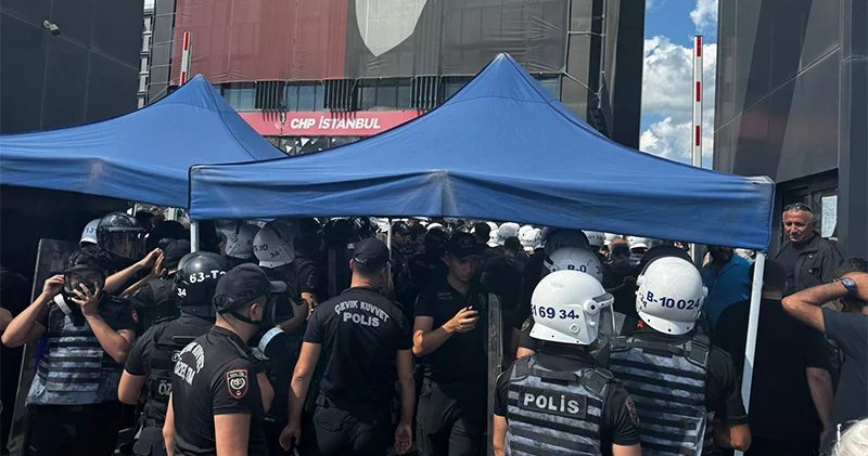 CHP’li Tanal: İstanbul İl Başkanlığı’nın adres değişikliği dilekçesi valilikte bekletiliyor