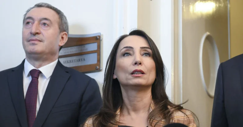 Hatimoğulları ve Bakırhan, yarın İstanbul’da Özgür Özel’i ziyaret edecek