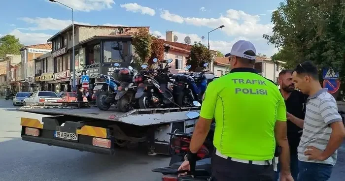 Çorum da 20 motosiklet trafikten men edildi
