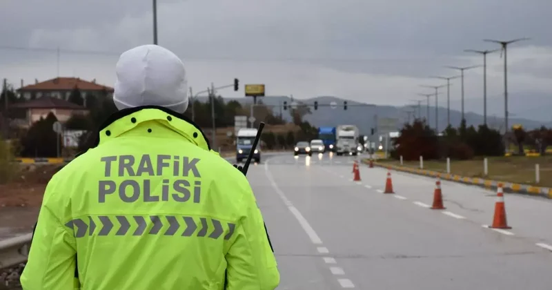 Milyonlarca sürücüye uyarı: Bu ayakkabıyla trafiğe çıkan yandı!