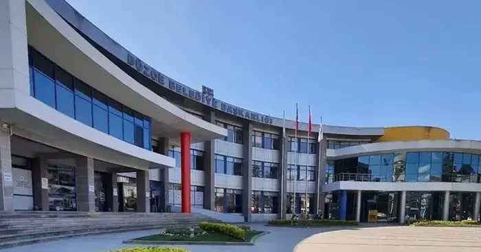 Bir kadının çöp topladığı görüntüler sonrası Düzce Belediyesi nden açıklama