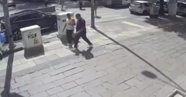 Kadın yayaya tokat atan trafik zorbası yakalandı
