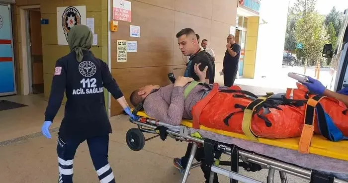 Üzerine sunta düşen işçinin bacakları kırıldı