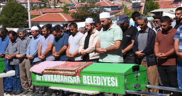 Afyonkarahisar da tabancayla öldürülen iki kadının cenazesi defnedildi Afyonkarahisar Haberleri