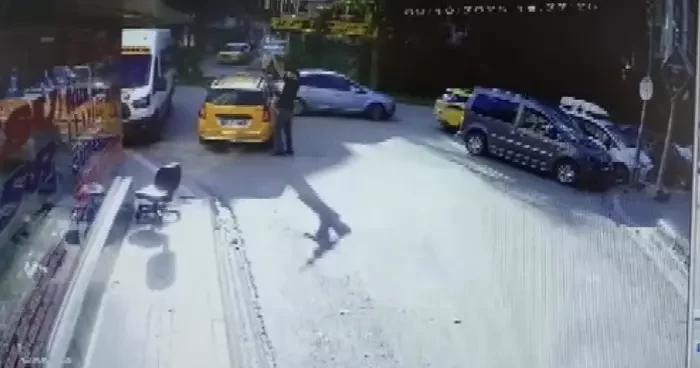 Kadın çalışanı rahatsız etti: Dayak yedi! Otomatik av tüfeğiyle dönüp...