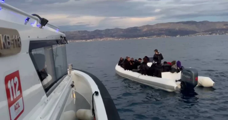 İzmir açıklarında 26 düzensiz göçmen kurtarıldı
