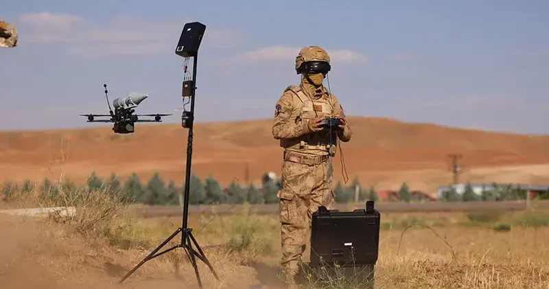 KarguFPV, zırhlı aracı tam isabetle vurdu