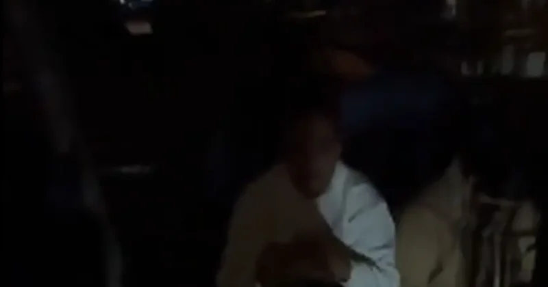 Açılışa özel hediye çantayı almak isteyenler, iki gün öncesinden çadır kurdu