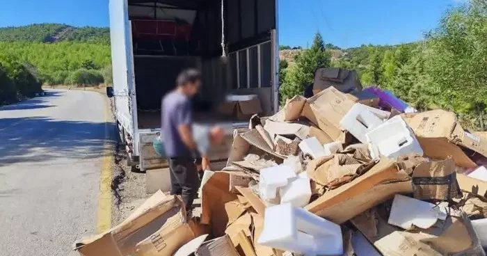Yer: Bodrum... Önce attılar, sonra ceza yiyip topladılar