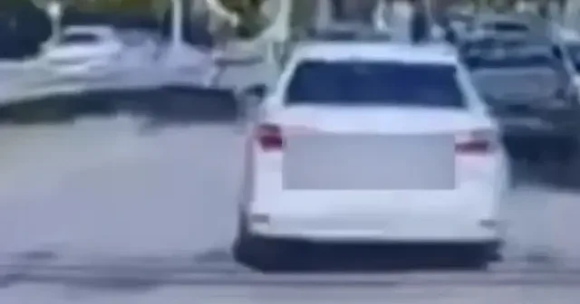 Trafikte makas atarak ilerleyen magandaya ceza VİDEO İZLE