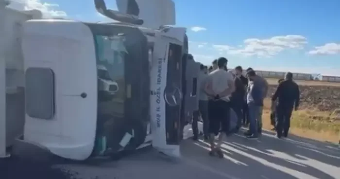 Muş’ta asfalt yüklü kamyon devrildi: 1 yaralı