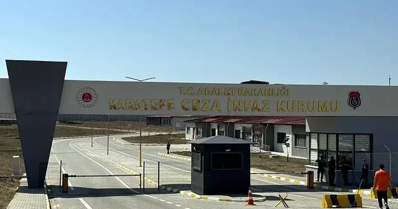 İnfaz koruma memurlarına bıçakla saldırdı: 3 yaralı