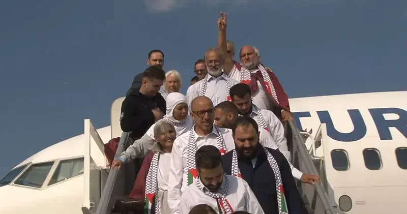 Özgürlük Filosu nun 18 i Türk 94 aktivisti THY uçağıyla İstanbul a geldi