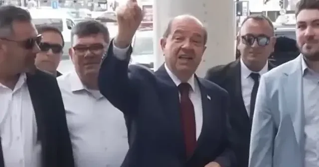Ersin Tatar dan muhalif belediye başkanıyla güldüren diyalog: Önce sitem etti sonra gidip öptü VİDEO İZLE