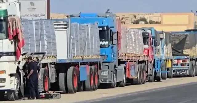 İnsani yardım TIR ları Refah Sınır Kapısı na doğru yola çıkmaya hazırlanıyor VİDEO İZLE