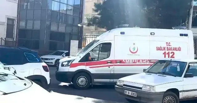 Sürücüler fermuar sistemini uygulamayınca ambulans ters yönden ilerlemek zorunda kaldı VİDEO İZLE