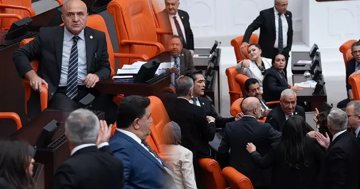 Meclis te gerginlik! İYİ Parti ve DEM liler arasında tartışma